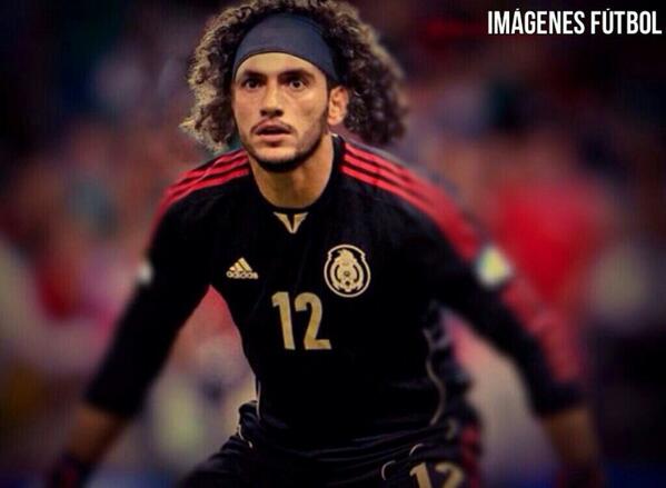 Futbol_MiVida's tweet photo. El portero ideal RT si estan de acuerdo. #QueremosAOchoaTitular y #EnMexicoYenElMundoElPorteroEsCorona . http://t.co/wxxeHmghHm