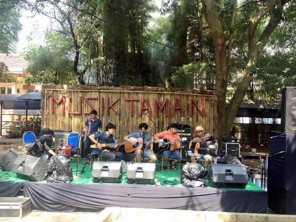 Ini loh <a href="/tigapagi/">Tigapagi</a> lagi check sound buat persiapan di Musik Taman hari ini☺️ penasaran? Yuk dateng #MusikTaman14