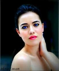 noor_zi's tweet photo. fahriye evcen http://t.co/a6SpzeI0G3