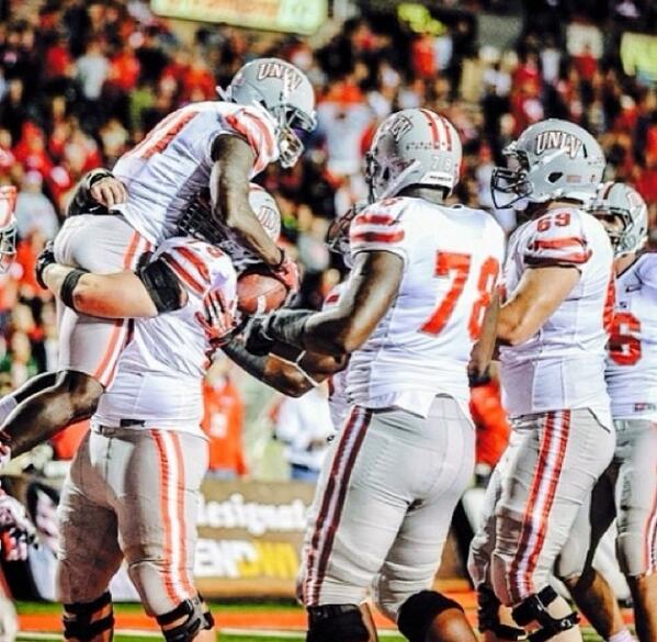 FootballUNLV's tweet photo. The big men up front win the games.. #UNLVFB http://t.co/MV1cGYQhqh
