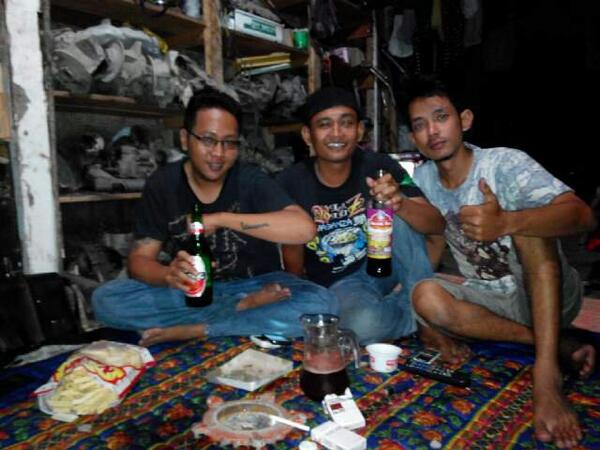 Woow "<a href="/yoz69/">orijingan jogja</a>: Last night in Basecamp Jingan Jogja with iwan dc, tosan.. sorry ala kadarnya yakk.. "