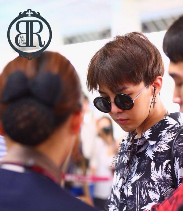 [7/6/14][Pho] GD, TOP, Taeyang và Seungri tại sân bay Gimpo đến Busan BpgU-k4CEAAo45r