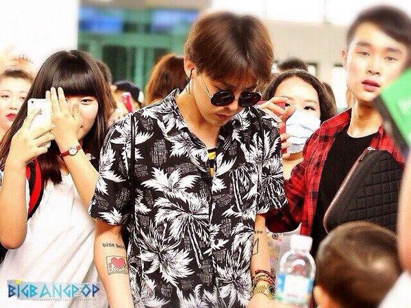 140607 G-Dragon's fashion SAINT LAURENT →SURFER BLACK AND WHITE