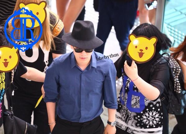 [7/6/14][Pho] GD, TOP, Taeyang và Seungri tại sân bay Gimpo đến Busan BpgbuOXCIAEeb6N