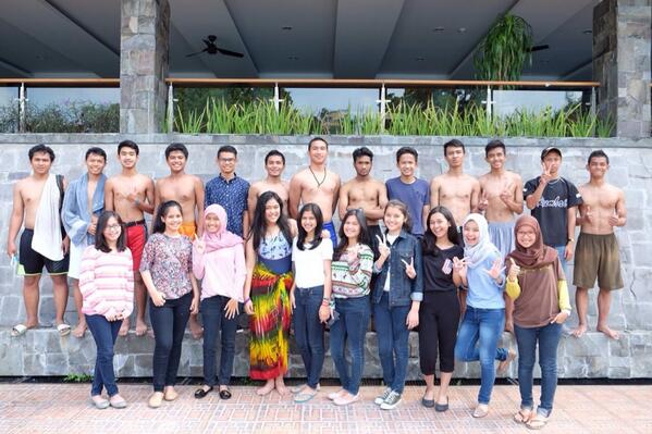 IRCRBI's tweet photo. Foto bersama IRCR bersama para peserta Swimming Fun Tournament🏊🏁 selamat kepada para Juara!! http://t.co/9onrqQPaQz
