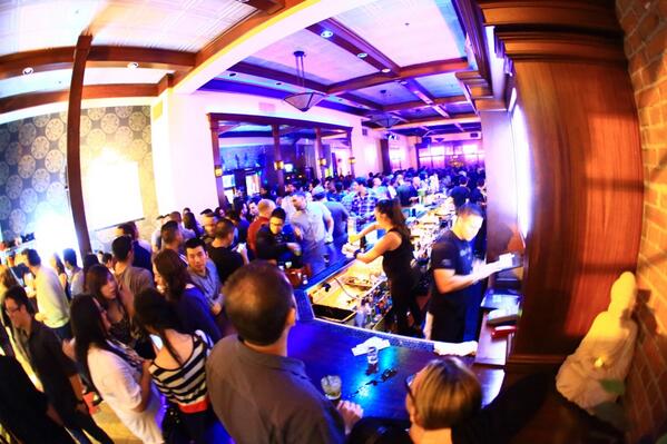TempleBarLounge's tweet photo. Your Friday night hot spot...#dtsj http://t.co/HA5KrvaVJn