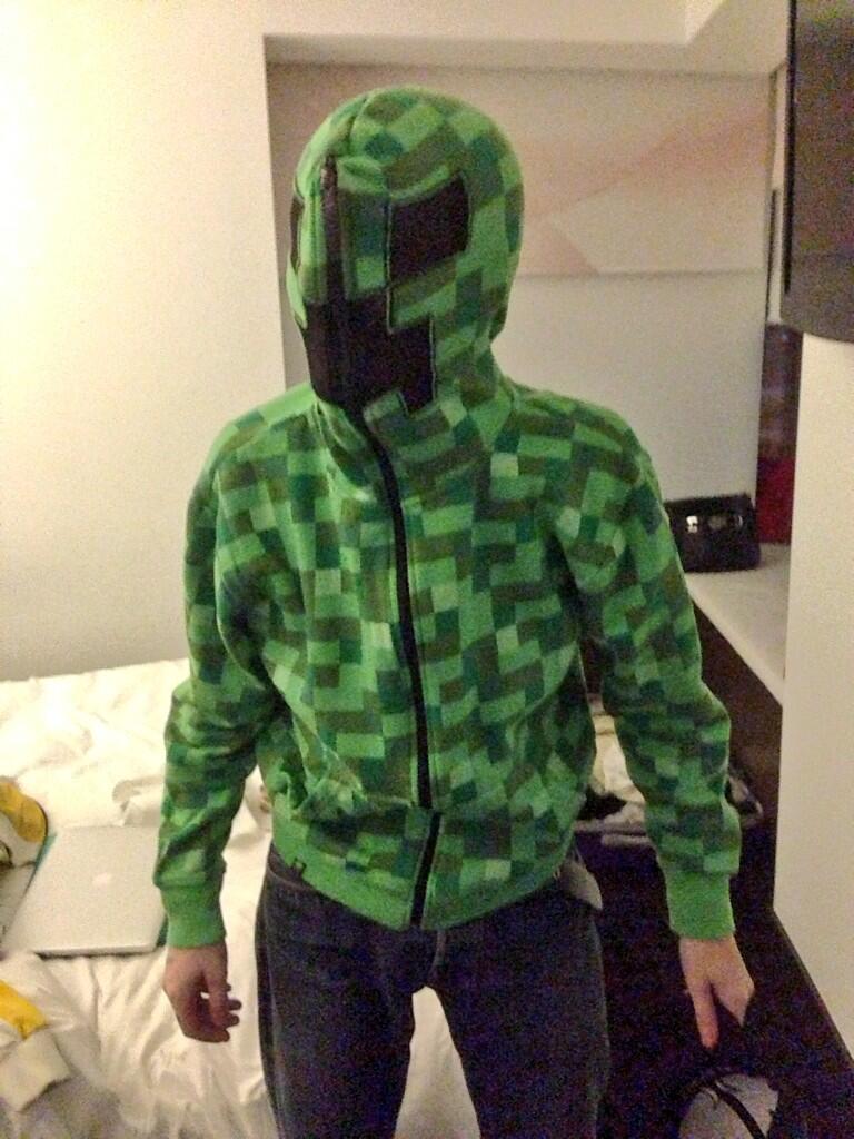 Tory Belleci on Twitter: "There's a creeper in the hotel 