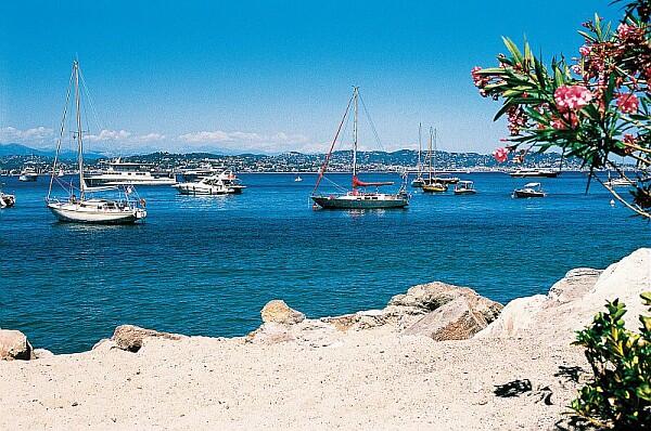 Promenade83's tweet photo. L'été est là à Saint Raphaël ! 
On annonce 30°C ce week-end ! 
#pierreetvacances http://t.co/J9lsVIbibt