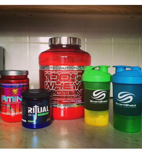 natalier85's tweet image. Cocktails ready to hit the bar!! 😊💪💥 shoulder Saturday 💕 @NuBaseNutrition #TEAMNuBase #essentials #supplements