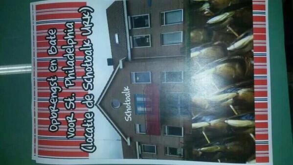 De jongens stoan bij de start
Kiek effun bei ze
In gooi wat in de busse
Rt