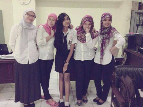 Kangen masa' PKL dulu breng kk' tercinta With @LiyaBurhania @izatichoirina #ka atta #katitan #missyouteacher !!! :*