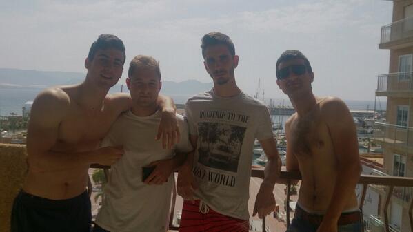 juanjenicolas's tweet photo. Pocos sitios mejores para amanecer :) bien acompañado @EnrikNavarro @14Andresiko @alvaromorenodia http://t.co/pFgp0P5b5D