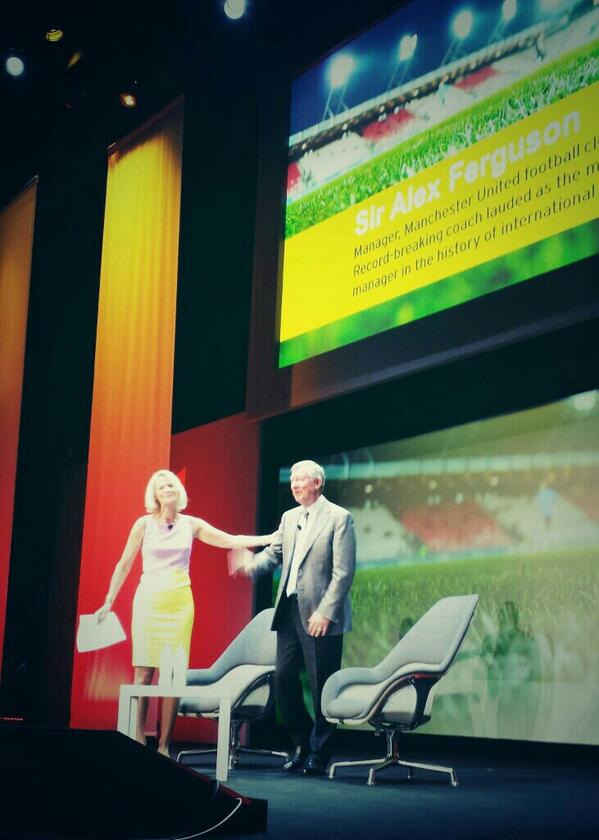 balint_viktor's tweet photo. Alex Ferguson on stage at #WEOY http://t.co/p6gkLoG7v7