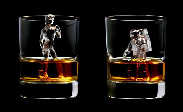 CherepPachka's tweet photo. Японская компания-производитель спиртных напитков Suntory создала первую в мире партию скульптурных 3-D кубиков льда. http://t.co/kzYHv1IbVZ