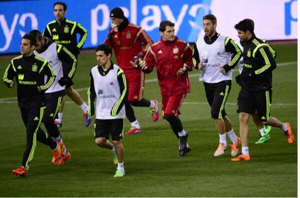 Spain_FFS's tweet photo. Here's the boys going for a run. http://t.co/o01CzhaEci