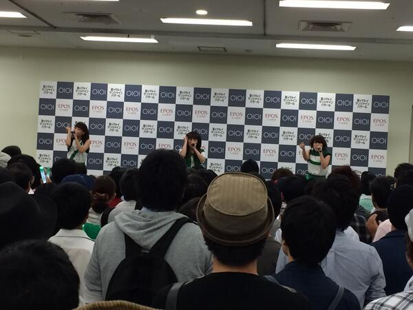 Negicco Info 公式 夏のマルイサンシャインバザール でのライブスタート 会場いっぱいのお客様 ありがとうございます Http T Co Gz9ohi6oca