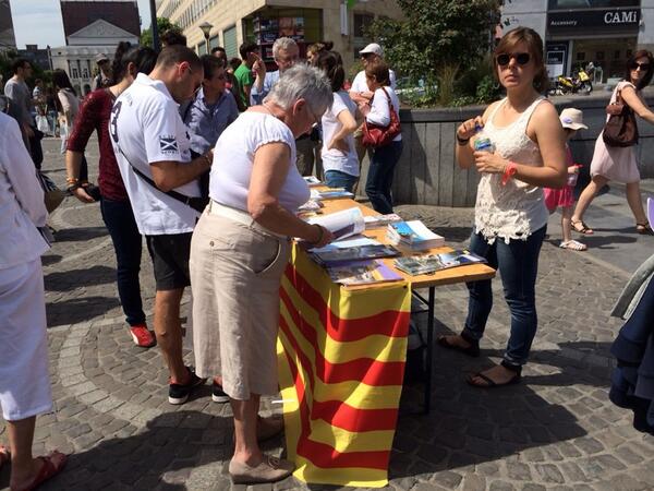 A Lieja s'interessen pel nostre petit país! #catalanswanttovote #castellers
