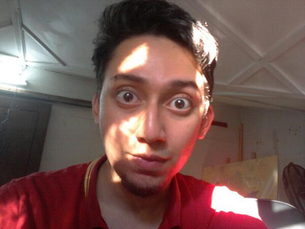 dhameer's tweet photo. @isdhromr draw my face? #orikillya #akwardface #lightbleeding http://t.co/C8HSkd4ghj