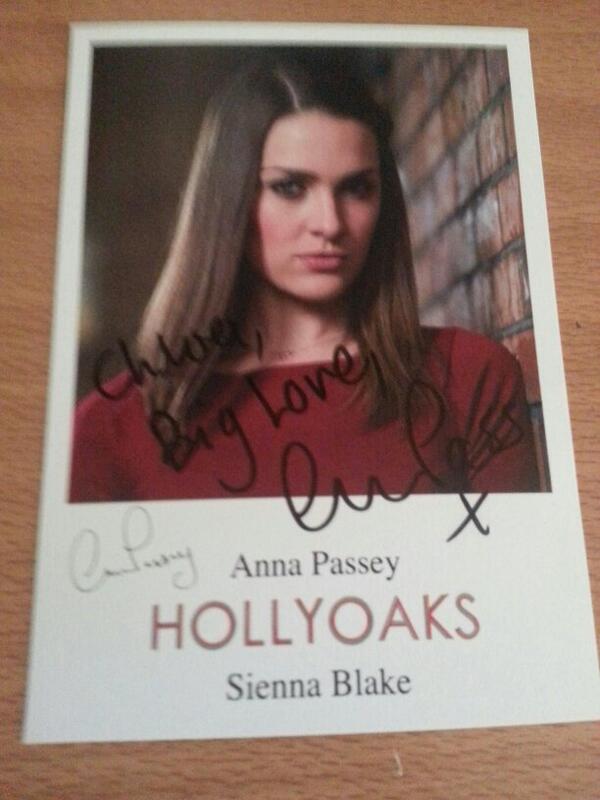 dancylovers's tweet image. So happy got my FIRST signed Hollyoaks cast card from Anna Passy aka Sienna Blake. 💜 thank you so much @MissPassey