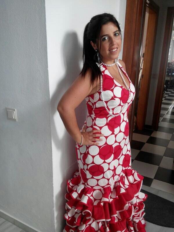 mariiagamez8's tweet photo. La mejor hermana del mundo se va de romeria! Ole olee , a mi este año q me perdone pero hay mucho que estudiar jeje http://t.co/P2tjJ7wnPg