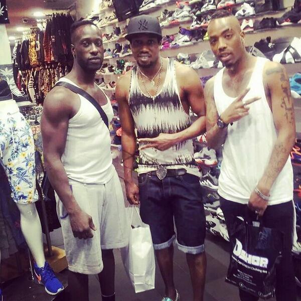BakaryLZG's tweet photo. On fait les magasins a 3 Ho kalme tkl avec notre vieux pere Kader Keita "Popito" international ivoirien #SaDja http://t.co/TwWeoYvW74