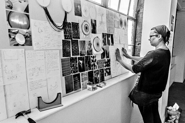 Han_Waterfield's tweet photo. @tonibuckby setting up her temporary studio space at S1 http://t.co/fxXtODbspL