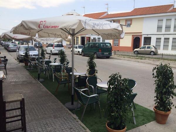 NucleoPub's tweet photo. terraza montada para empezar un nuevo sabado!! ;) http://t.co/J5BeuTkMSd