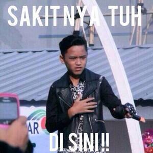 SteffiSoldier's tweet photo. Satnight ye.. Gak ada yang temenin sih.. http://t.co/z0T3PD7AKM