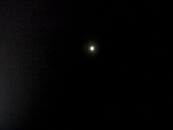 Aodi_KFB's tweet photo. Bulan #7june #2K14 #GDstore http://t.co/7V2Ko3giII