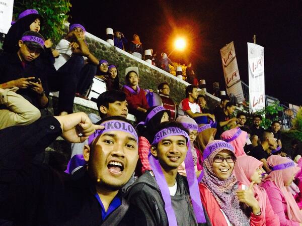 bemfapsiumm's tweet photo. @bemfapsiumm: Semangat the pinky team !!! Psikologi juara AMIN. Kami ada mendukungmu yaaaa 😄😄😄 http://t.co/N6Y0d4VQPZ