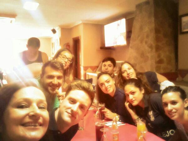 cdelachicacobo's tweet photo. Descanso para comer, nos lo hemos ganado!!! Hablamos de #empleo con jóvenes  #Noalejo. Bonita mañana!! http://t.co/m0pxFZ6umD