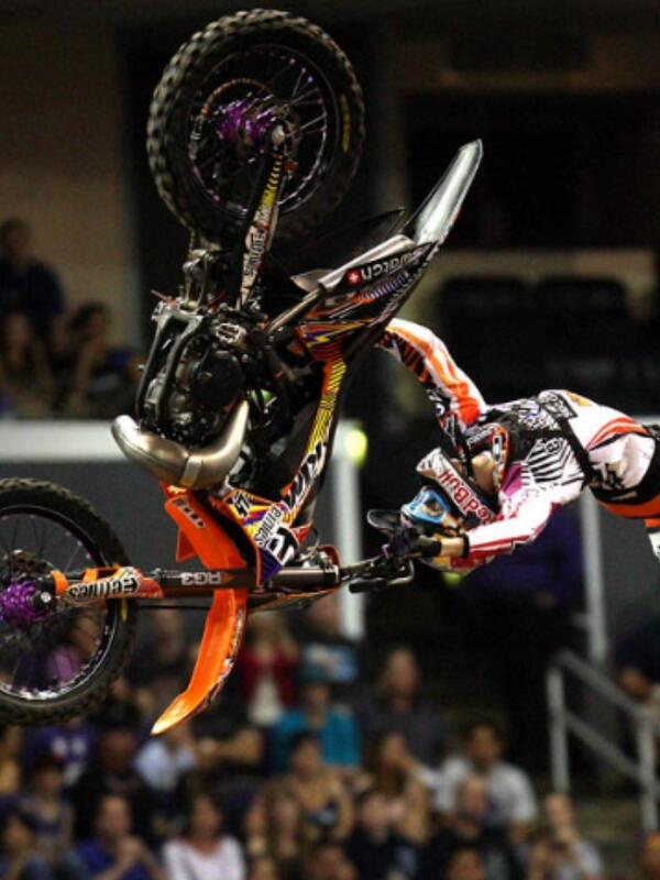 XgamesDK's tweet photo. Dagen program:

02:00-03:30 MotoX freestyle finale

Kan ses på @DR3TV 

#xgamesdk http://t.co/AdC07BJLmI