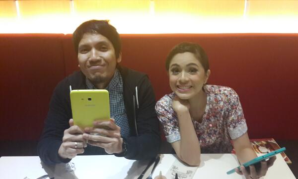 samsungID's tweet photo. Look! @desta80s & @missdongdong are so ready to host #HitsColorFest tonight! Come to @SMS_Serpong and join the fun ;) http://t.co/PmxcjUKZWh