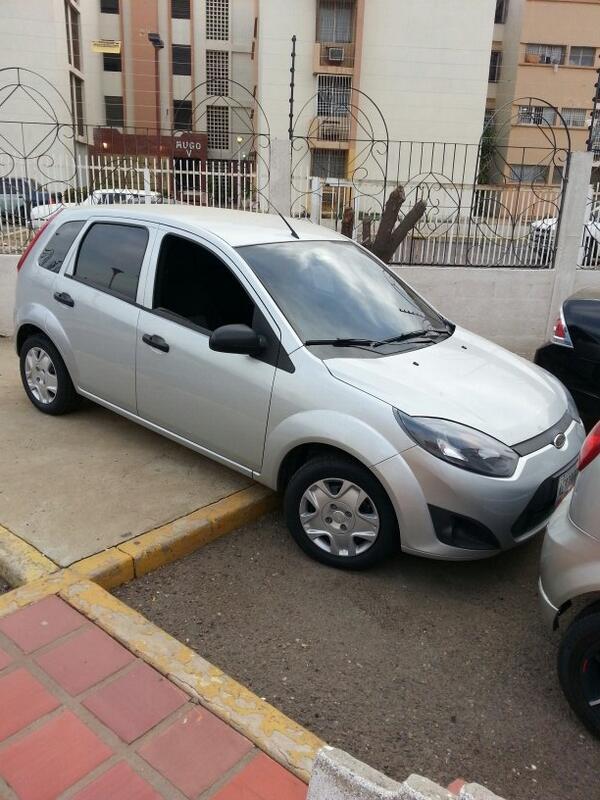 bravocx's tweet photo. @AquiVENDO vendo Fiesta 2013 sincrónico 1500 kms en 1.050 Bs http://t.co/xl1WHQshs3