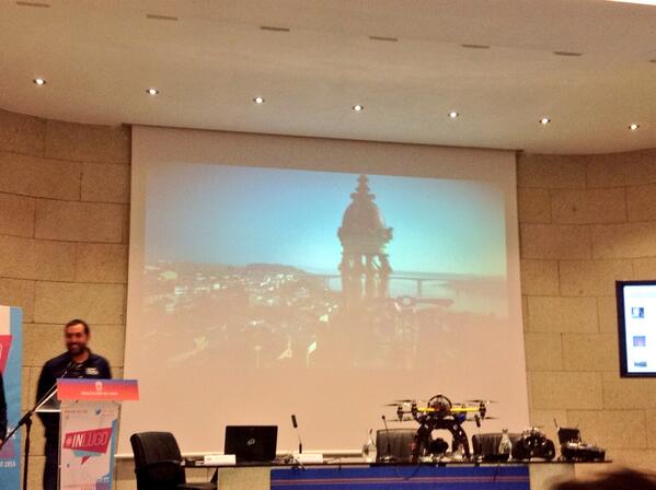 pilarsamon's tweet photo. Me encanta ese vértigo de si nos damos o no con la Torre de los Moreno #Inlugo14 @AIR_eProduccion http://t.co/DHzhzKj4WE