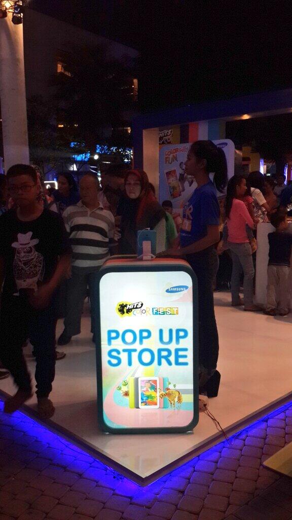 samsungID's tweet photo. Di #HitsColorFest malam ini kamu juga bisa langsung mampir ke Samsung Pop Up Store untuk membeli Tablet Samsung :) http://t.co/coP2vGw1eC