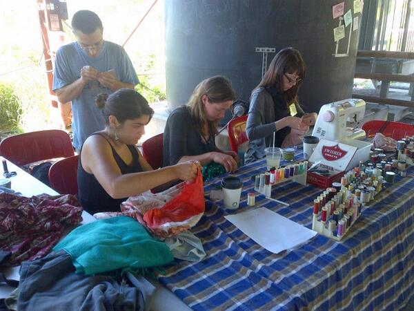 MarcellaTomas's tweet photo. #100in1Day @Repairathon @BrickWorksMkt Doing an awesome job on my shirts! Thx! http://t.co/3hQnUuv5cE
