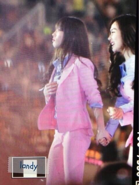 BpiIgq3CcAEkd7G.jpg:large