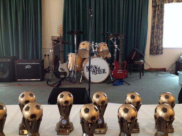 noisyarticle's tweet photo. Setting up for tonight http://t.co/KUiGXNzbH8