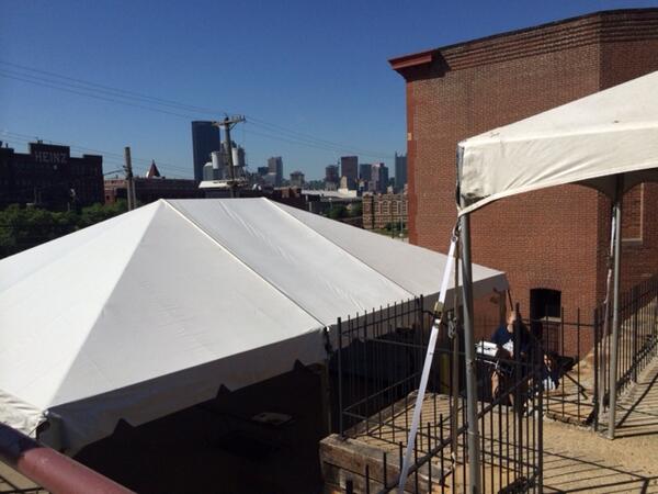 It's gorgeous blue skies for today's Microbrewers' Fest! Tickets still available, so join us from 1-4 pm or 6-9 pm.
