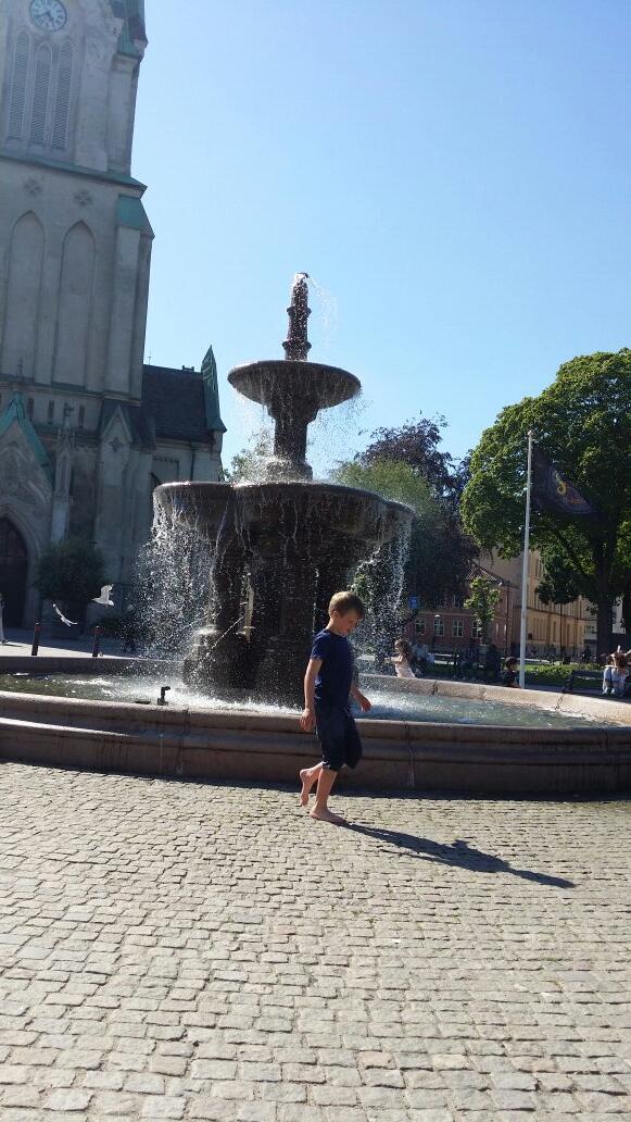 Tusenlys's tweet photo. Fontenen i #Kristiansand i nydelig solskinn:) http://t.co/wgqVpvnb1K
