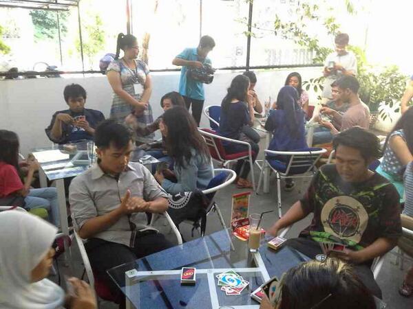 LegoHouseMalang's tweet photo. Sambil di shoot @moveon_dhammatv *lambai-lambai ke camera 👋👋👋* http://t.co/6Q4pfAmusE