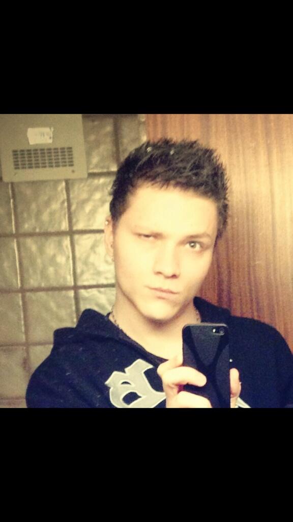 AloxAlexis's tweet photo. I can be your Boy 😎 #selfie http://t.co/jfVFDJeXjo