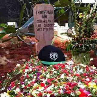 turut berdukacita atas kpergian nya tmn kracker badak kulon supermoto, moga tenang dialam sana kawan, amin O:)