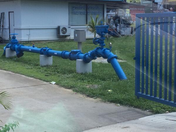 MrPricey89's tweet photo. @Adamflea @gareth_si where are you?? In Thailand lots of mains are above ground and have built in pressure gauges http://t.co/0oYAsTYnO9