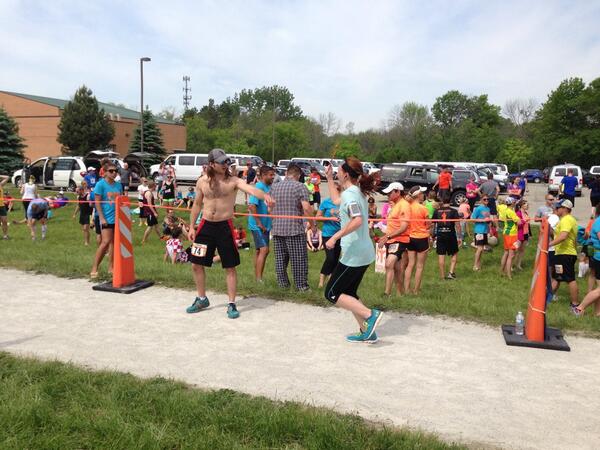 TeamRunningDead's tweet image. Emily makes her last handoff and finishes her 2nd Ragnar! Good job Em way to finish strong...for a redhead anyway :)