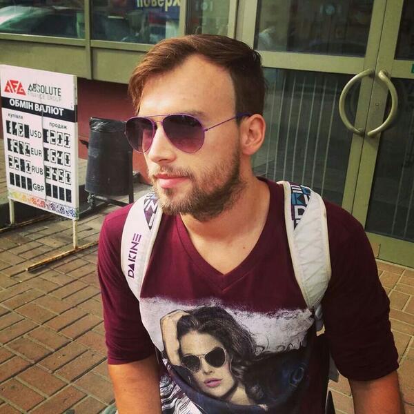 Сьогодні водій тролейбусу просив передати кондуктором для мене: без бороди тобі краще!)))