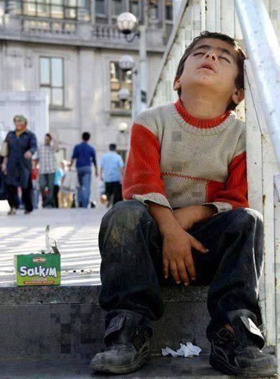 KadirTunaSoylu's tweet photo. Ekmeğini çöpten çıkarana iğrenerek bakan halkım, para için soyunana alkış tutuyor. Çok garip doğrusu,çok.
K.İskender http://t.co/MQjzRpHrWq