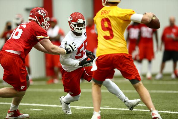 Chiefs's tweet photo. Rookie @dee_ford_ showing his explosiveness during OTAs.

PHOTOS: http://t.co/epOnb85BMU http://t.co/kegwgHID0S