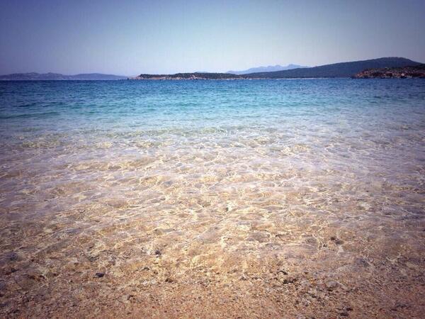 BlogDiViaggi_'s tweet image. Il mare cristallino della Sardegna: la spiaggia della Licciola a Santa Teresa di Gallura #delphina #BDVtrip
